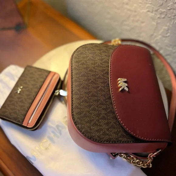 Michael Michael Kors NWT Half Dome Crossbody Rose and Matching beautiful… - Picture 4 of 16